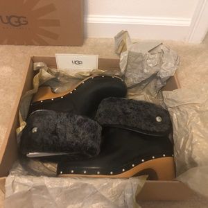 UGG Lynnea II Black Leather Clog Boots 7